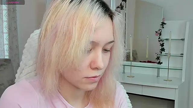 EmilyTrase online show from April 28, 2:27 am