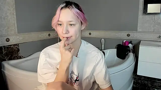 EmilyTrase online show from April 11, 6:30 am