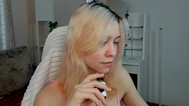 EmilyTrase online show from April 27, 1:25 am