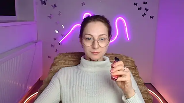 Esmi Winter online show from April 27, 11:40 am