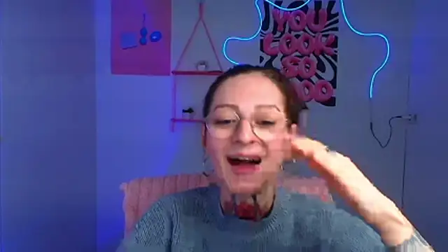 Esmi Winter online show from February 15, 7:51 am