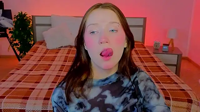 MmollyMay online show from April 21, 10:55 am