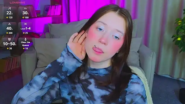 MmollyMay online show from April 28, 9:02 am