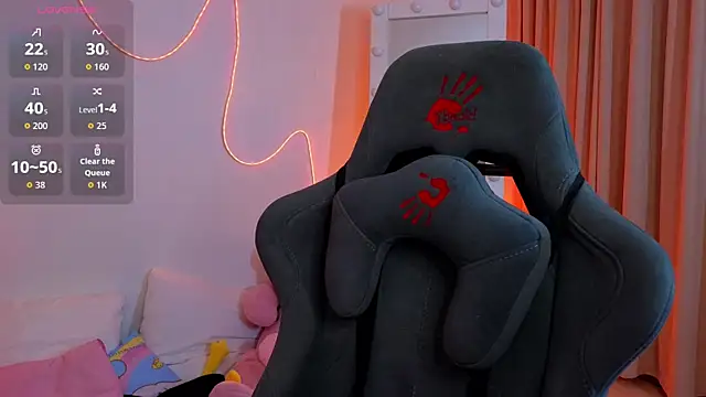 MmollyMay online show from April 24, 12:30 pm