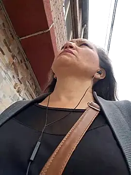 Alexamontiel  online show from April 24, 4:10 pm