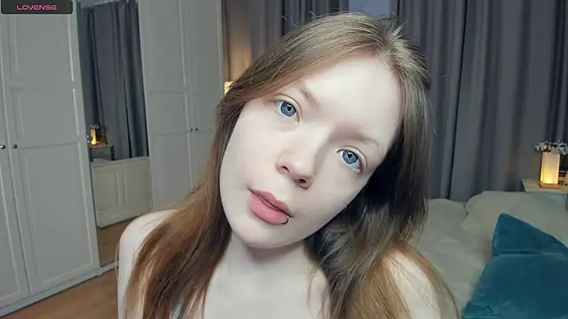 LavenderMitten online show from April 26, 5:38 am