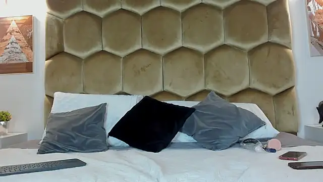 Mia Reyesjs online show from February 28, 10:31 pm