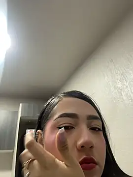 Hannah-Prada online show from May 1, 11:35 am