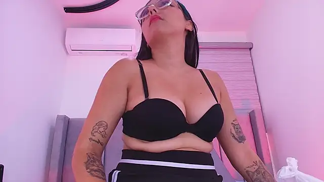 freyhasmith  online show from April 26, 3:04 am