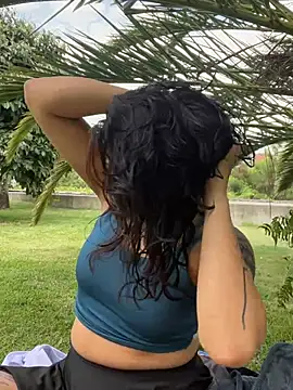 sara-jules online show from April 22, 4:04 pm