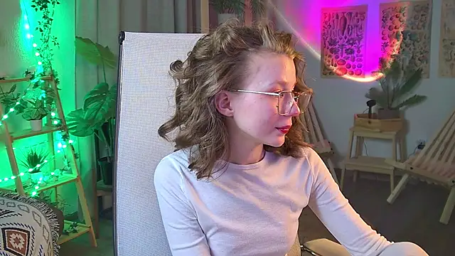 ElliFrankenweenie online show from April 28, 7:23 am