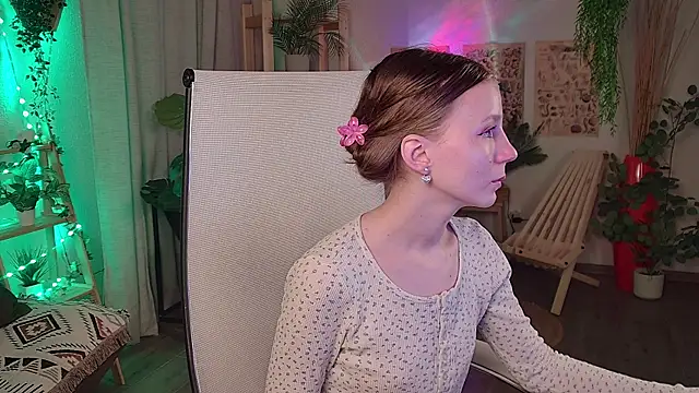 ElliFrankenweenie online show from April 21, 6:20 am