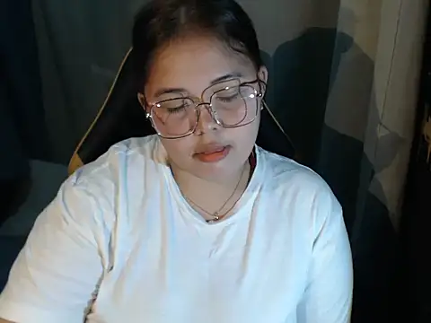 xia xoxo  online show from April 23, 12:29 pm