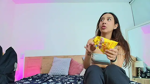 Gaia n Nix online show from April 24, 4:04 am