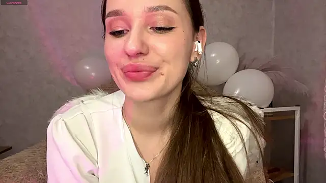 LilliHudons online show from March 8, 4:22 pm