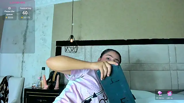 CloheBell online show from April 15, 3:45 pm