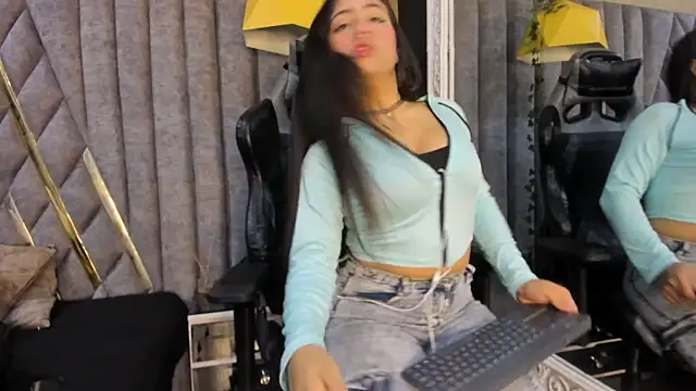 CloheBell online show from April 26, 3:04 am