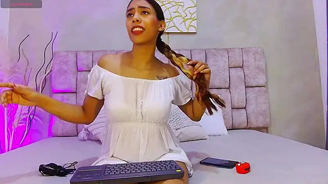 MelanyStone  online show from April 26, 1:53 pm