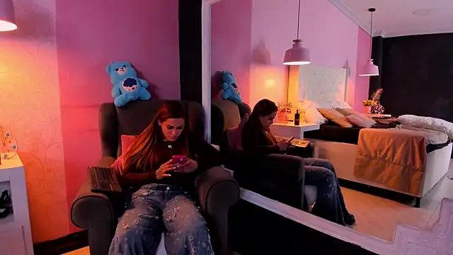 EmiilyMoss online show from March 4, 12:06 am