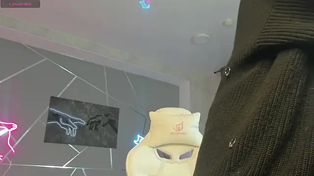 naomi reiss online show from April 28, 1:36 am