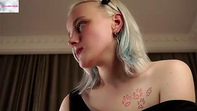 KirstinMcgeady online show from April 26, 1:42 pm