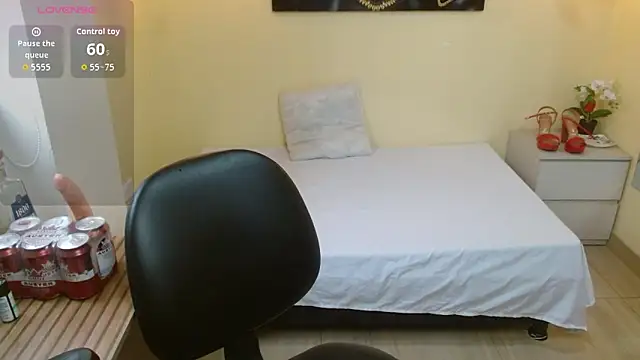 Eve Bennett online show from April 4, 7:23 pm