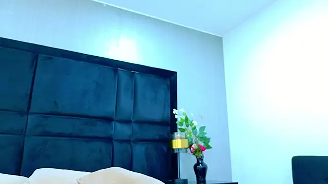 HollyOlson online show from June 10, 7:34 pm