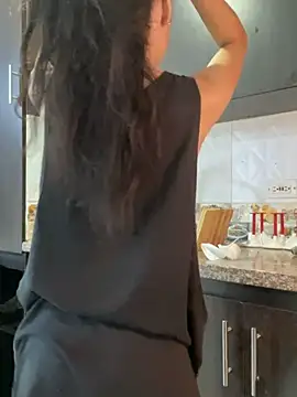 candy deluxe online show from March 24, 4:40 am