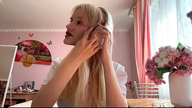 MelissaZaria online show from April 28, 6:50 am