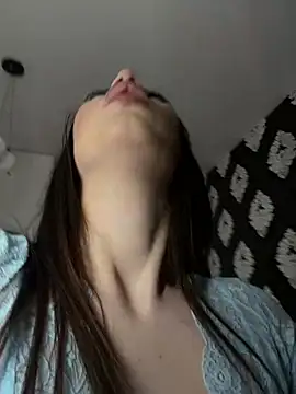 I amSis online show from April 28, 11:14 am