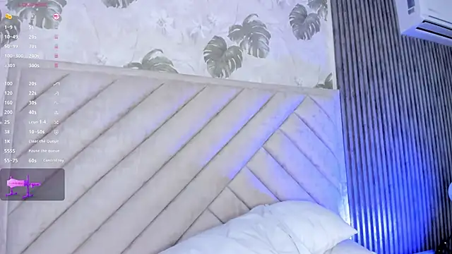 SarahRizof online show from April 14, 5:18 am