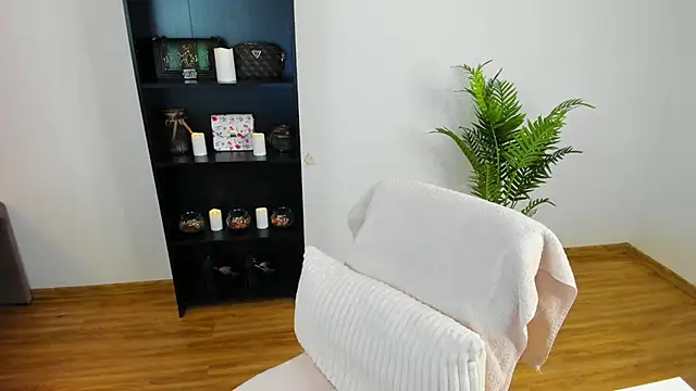 khloe starrr online show from April 27, 4:48 pm