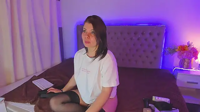 AmandaHoppe online show from June 6, 7:03 am