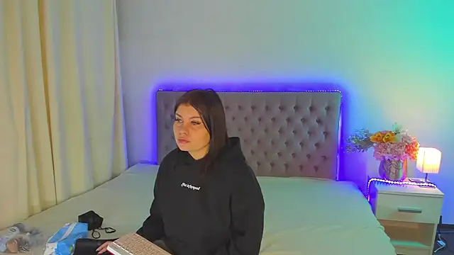 AmandaHoppe online show from April 10, 5:02 am