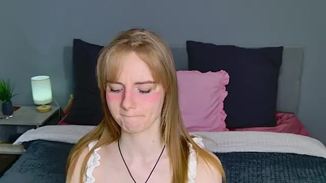 ElfieWhite online show from April 30, 5:51 pm