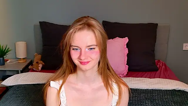 ElfieWhite online show from April 29, 5:30 pm