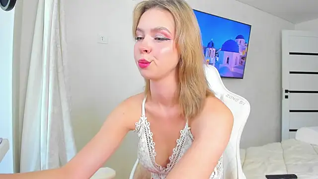 GlitchyDolly online show from June 11, 4:20 am