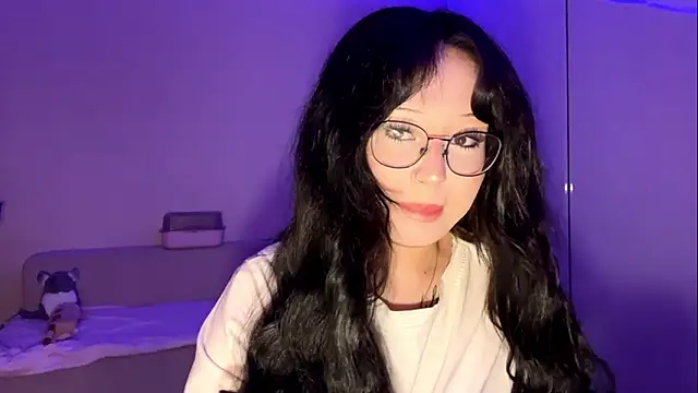 KateGlowee online show from March 5, 2:24 pm