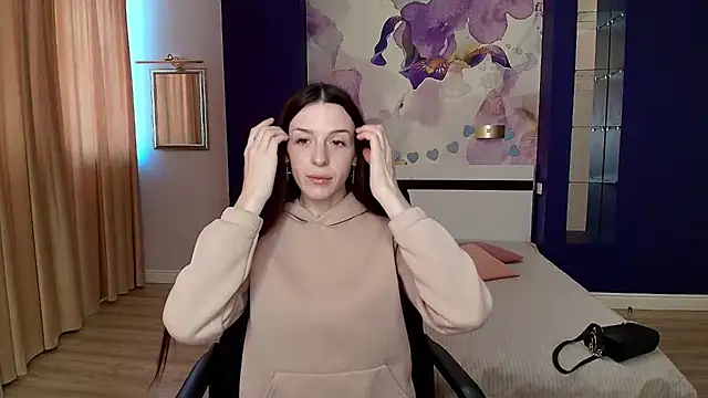 NoirDiva online show from February 19, 7:08 am