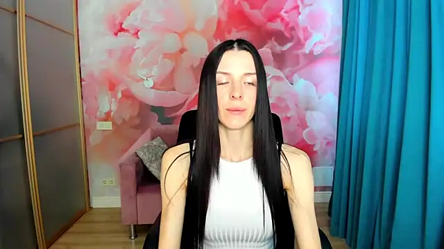 NoirDiva online show from April 21, 5:58 am