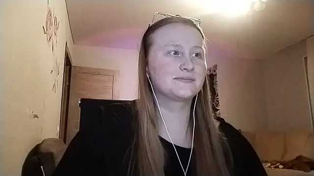 AnikaLipps online show from April 18, 2:47 am