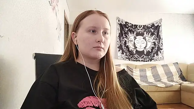 AnikaLipps online show from April 21, 3:30 pm