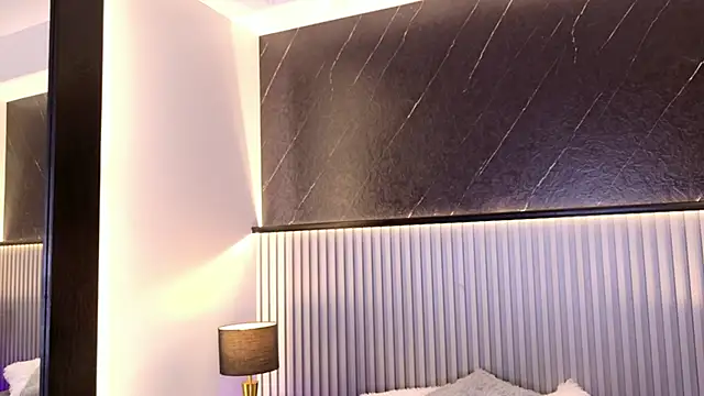 Kinsleybrown online show from April 25, 4:48 am