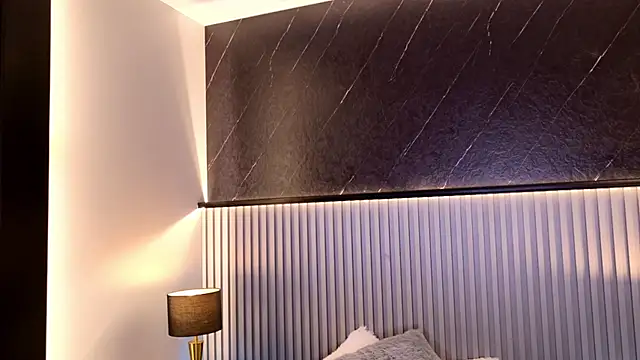 Kinsleybrown online show from April 24, 4:15 am