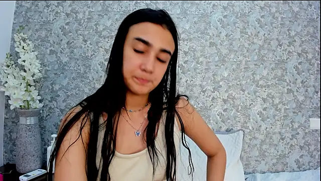 Anika H online show from April 19, 6:10 pm