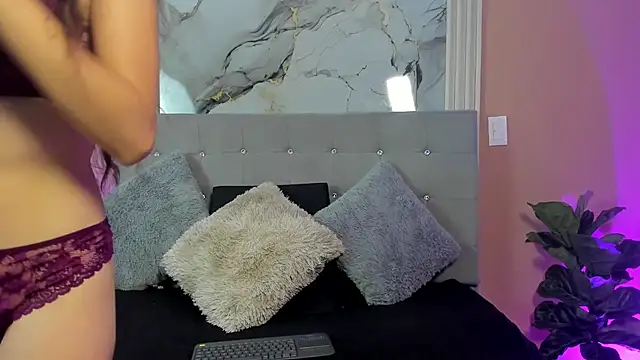 Ivy Heat online show from April 22, 1:57 am