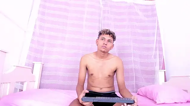 Henry and Lucy online show from April 19, 9:39 pm