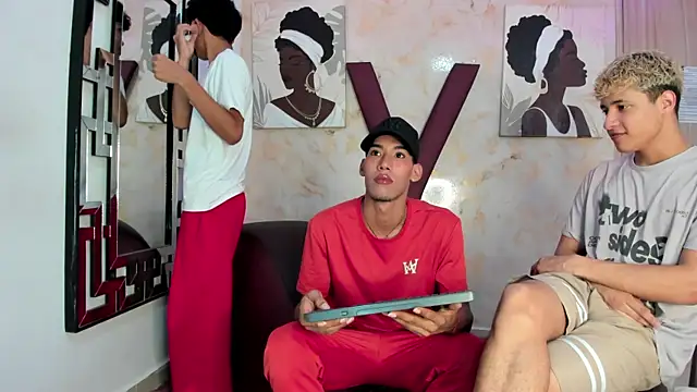 GREEN BOYS online show from April 27, 7:33 pm