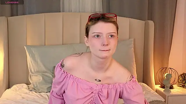 AlyssFrost online show from April 28, 2:09 am