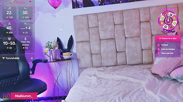 MiiaBlumm  online show from April 18, 4:20 pm